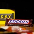 画像1: ㌽+＜ほぼ新品＞トランプがお菓子に変わる「SNICKY」 (1)