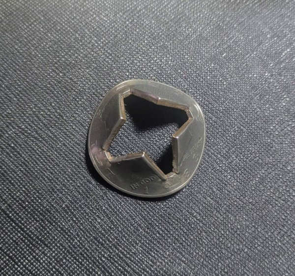 画像1: ＜ほぼ新品＞空中に投げたり色々「空手コインハーフダラー」 (1)