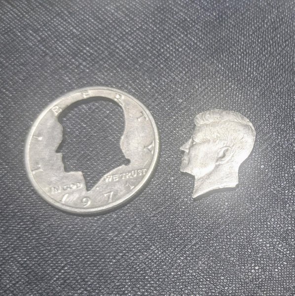 画像2: ＜訳アリ＞空手コインにプラスアルファ「JFK is Missing」 (2)