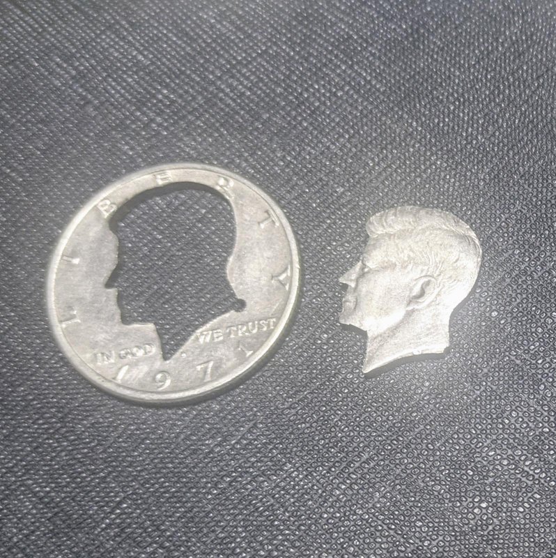 画像2: ＜訳アリ＞空手コインにプラスアルファ「JFK is Missing」 (2)