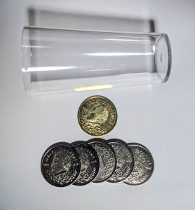 画像1:  神 ＜ほぼ新品＞超使えるコイン「金貨の魔力（飛行するコイン）」 (1)