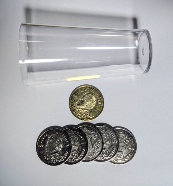 画像1:  神 ＜ほぼ新品＞超使えるコイン「金貨の魔力（飛行するコイン）」 (1)
