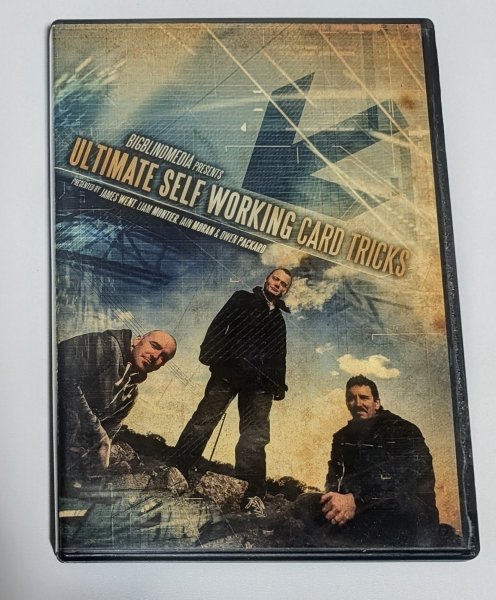 画像1: ＜ほぼ新品＞超字幕・ とてもいいセルフワーキング トランプをお探しならコレ「Ultimate self working card tricks vol.1」 (1)